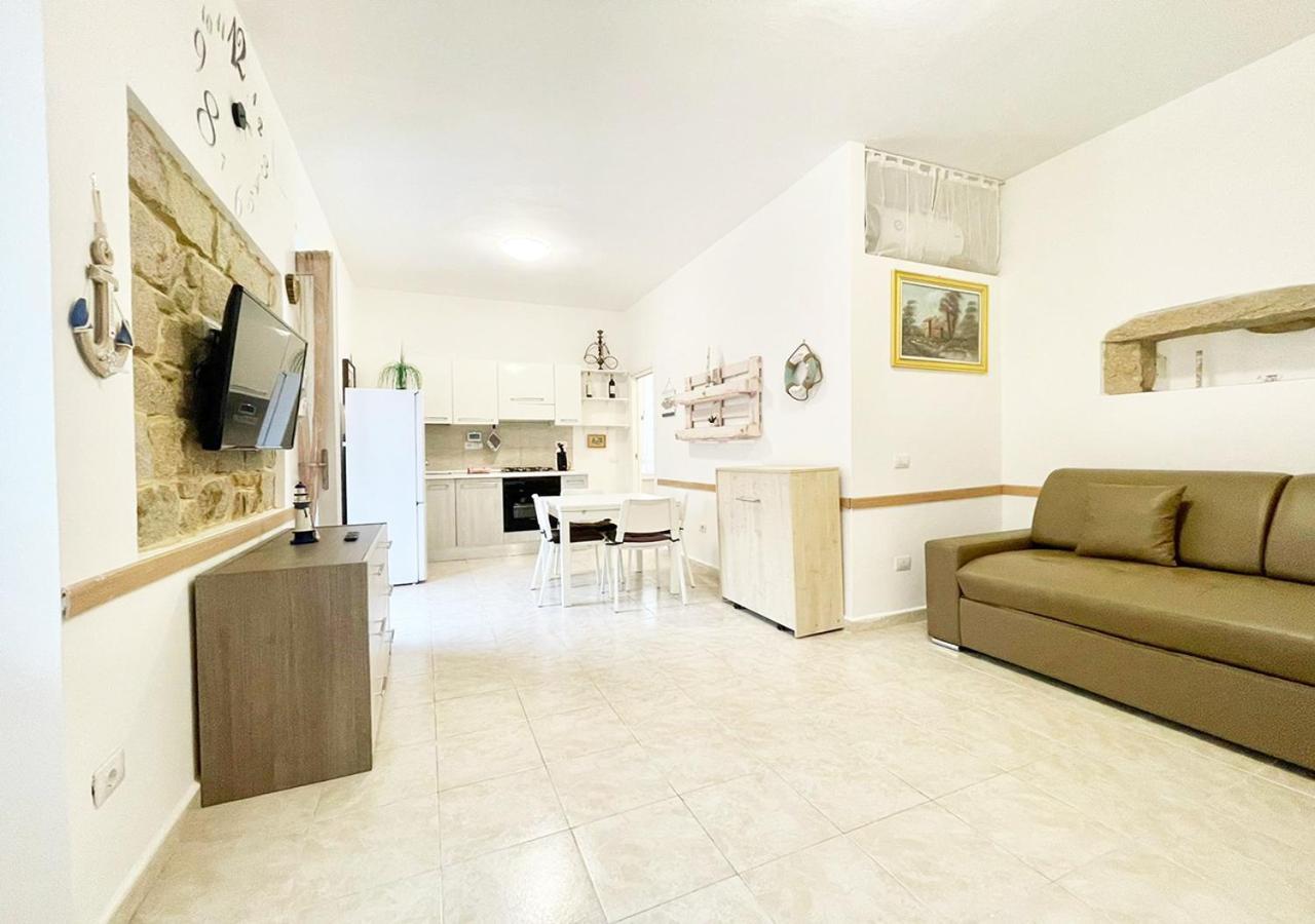 Pgs Immobiliare Srls Residenza Marino Bilocale In Centro Storico La Maddalena Appartement La Maddalena  Buitenkant foto