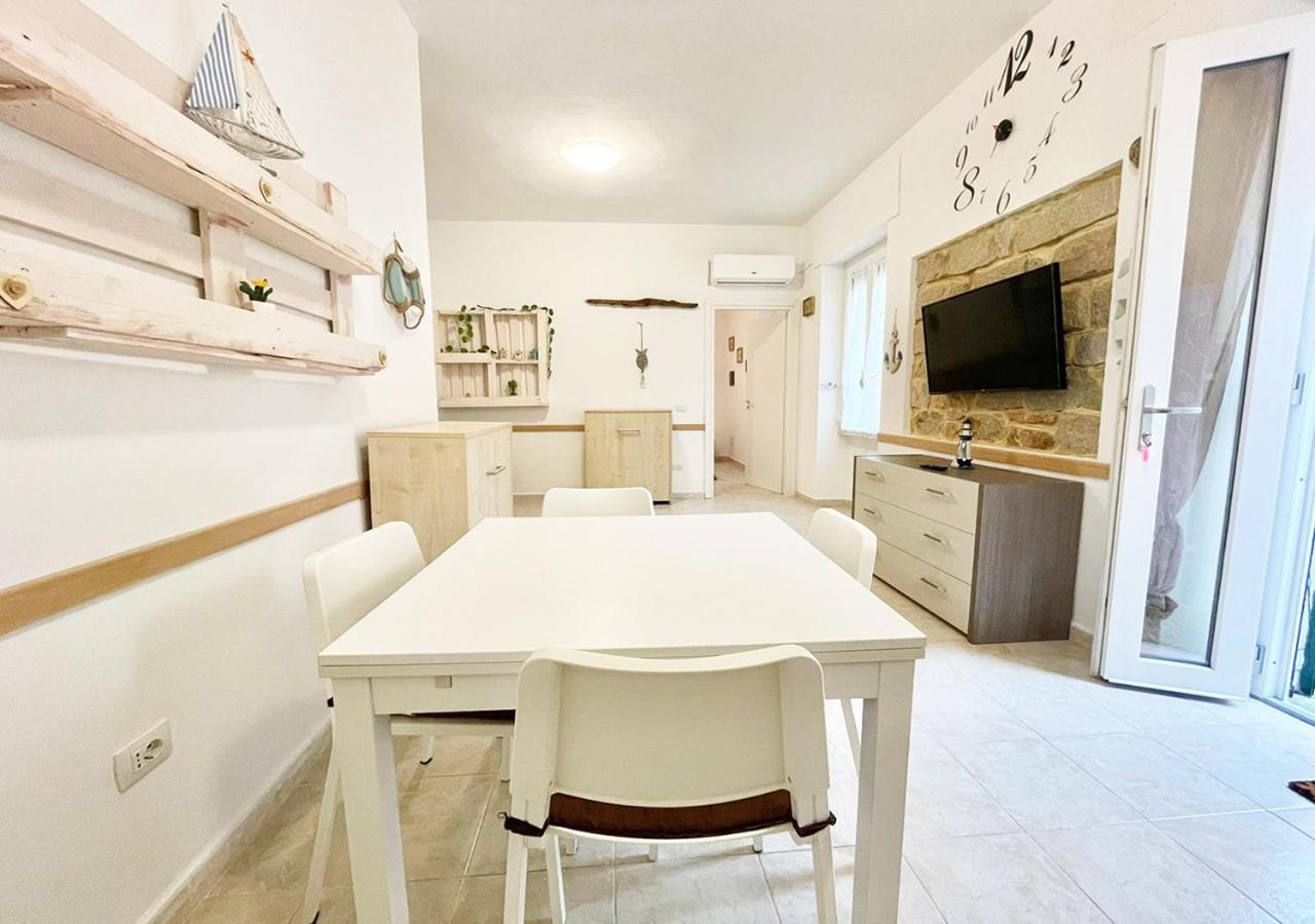 Pgs Immobiliare Srls Residenza Marino Bilocale In Centro Storico La Maddalena Appartement La Maddalena  Buitenkant foto